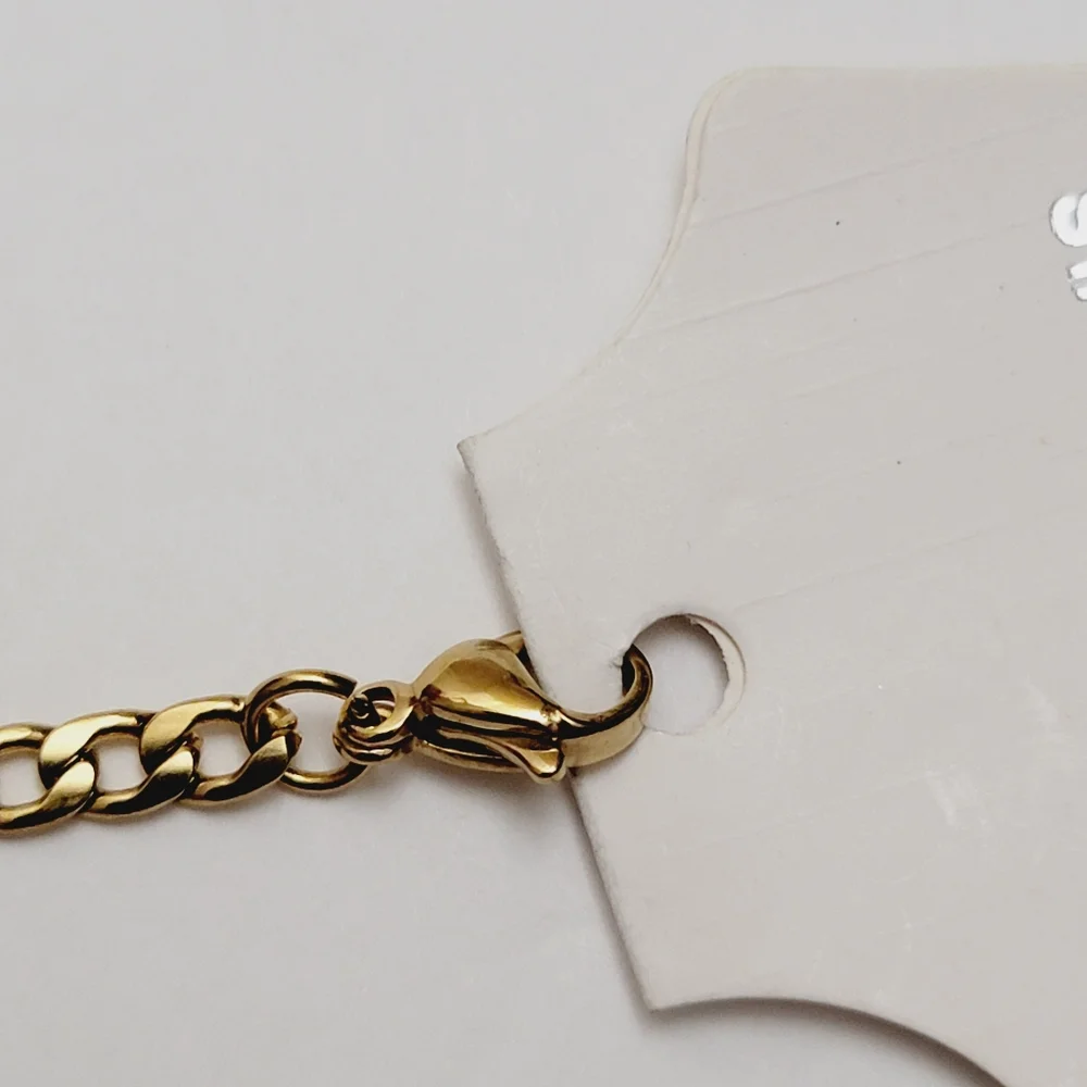 GOLD OVER STAINLESS STEEL Chain link with center hearts details